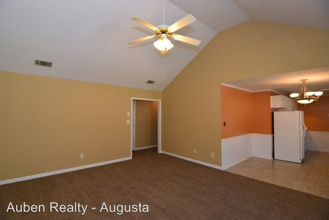 Building Photo - 3016 Breeze Hill Dr