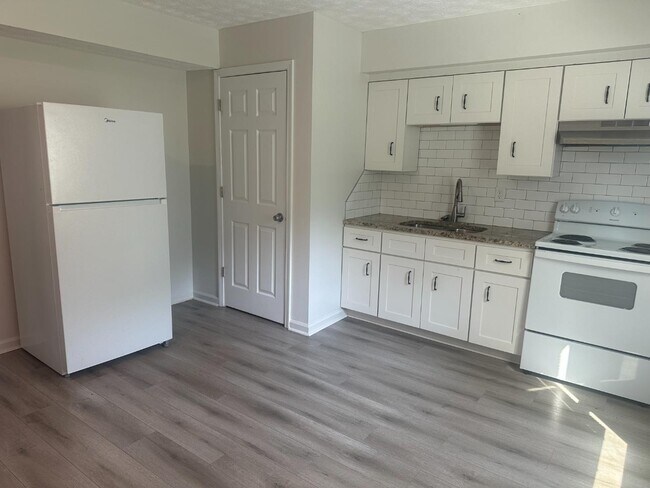 Building Photo - 1213 MLK Jr. Blvd. - Apartment 11