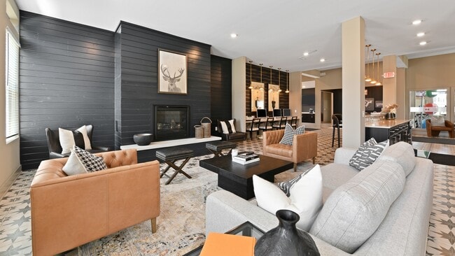 Building Photo - Lakeside Village