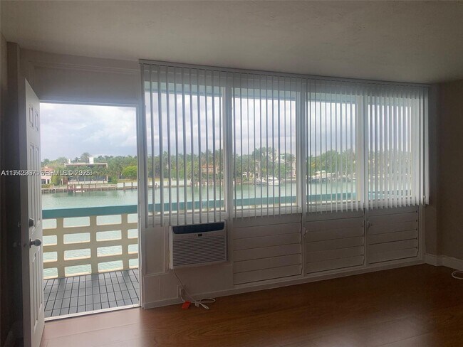 Foto del edificio - 6484 Indian Creek Dr