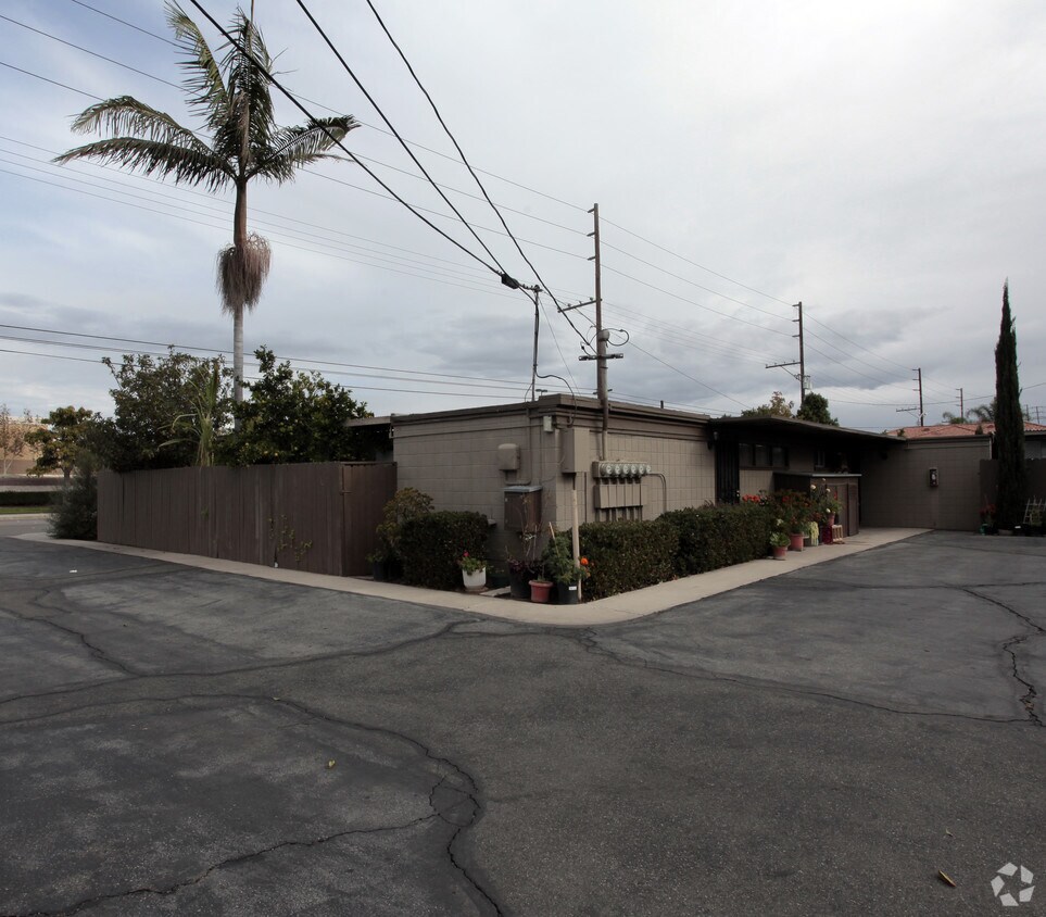 Building Photo - 7772 Trask Ave