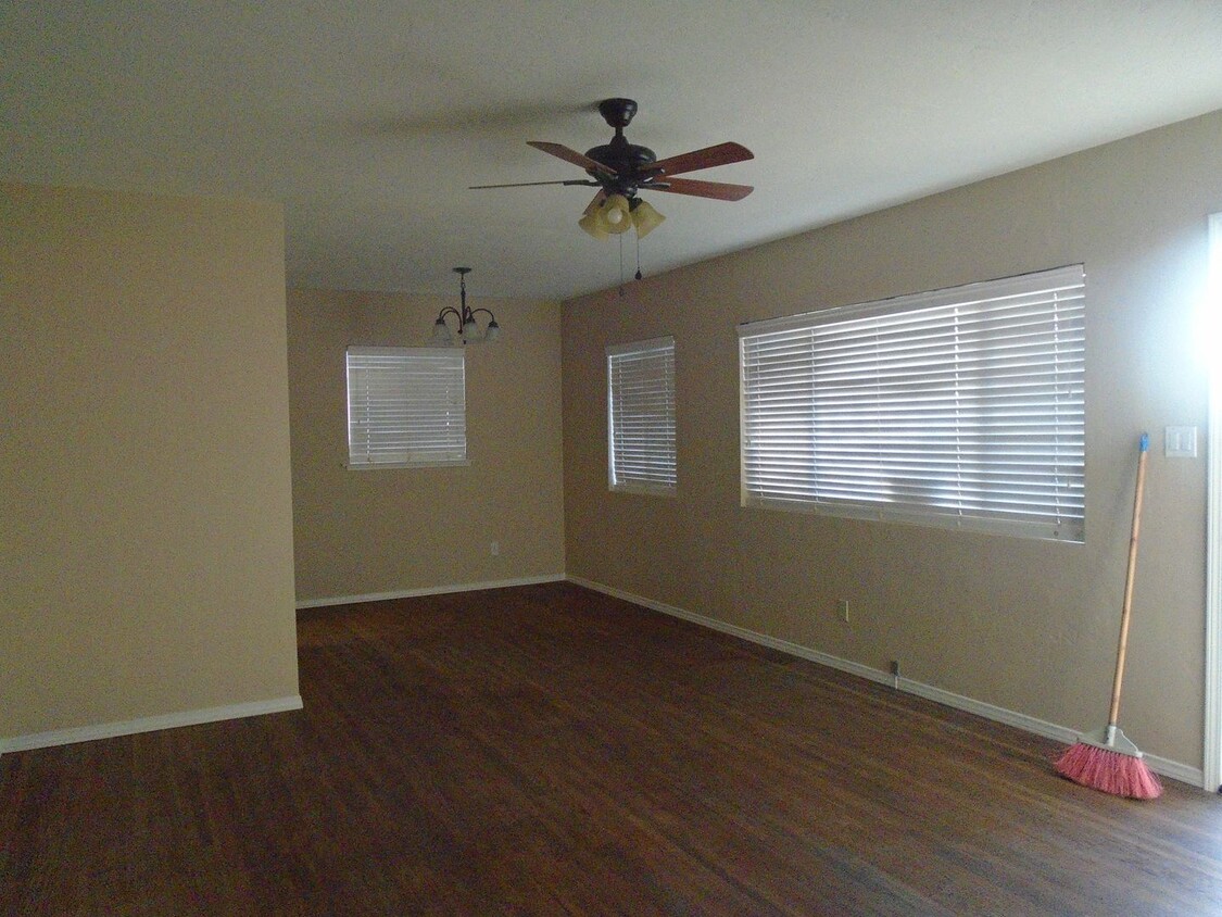 Primary Photo - NORTHEAST CUTIE ! MOVE-IN SPECIAL $2575.00!
