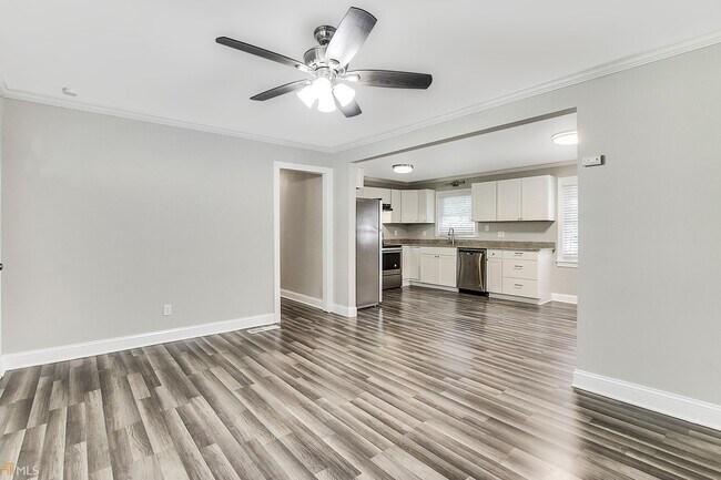 Building Photo - 121 Pine Forest Dr