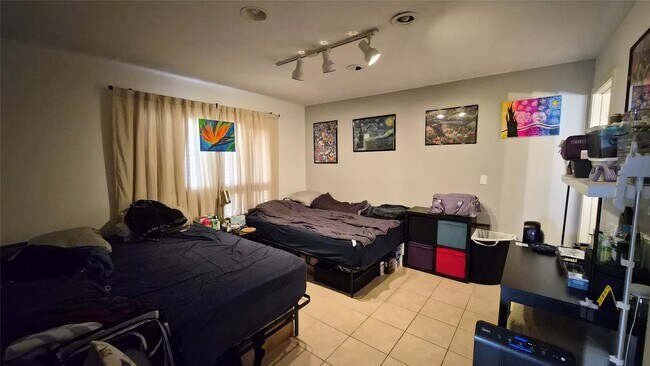 Foto del edificio - 2118 Oakdale St