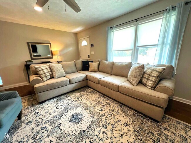 Foto del edificio - 941 Pine Manor