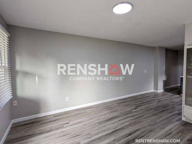 Building Photo - Renovated 2 Bed / 1 Bath - Duplex - Move i...