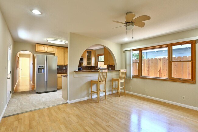 Building Photo - 1358 Windermere Ave