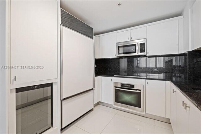Building Photo - 6899 Collins Ave