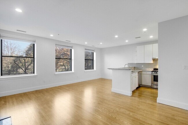 Building Photo - 140 Boylston St