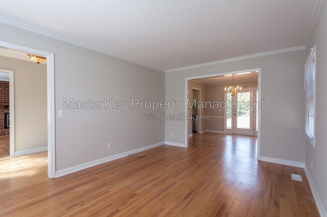 Foto del edificio - 702 Buckingham Rd