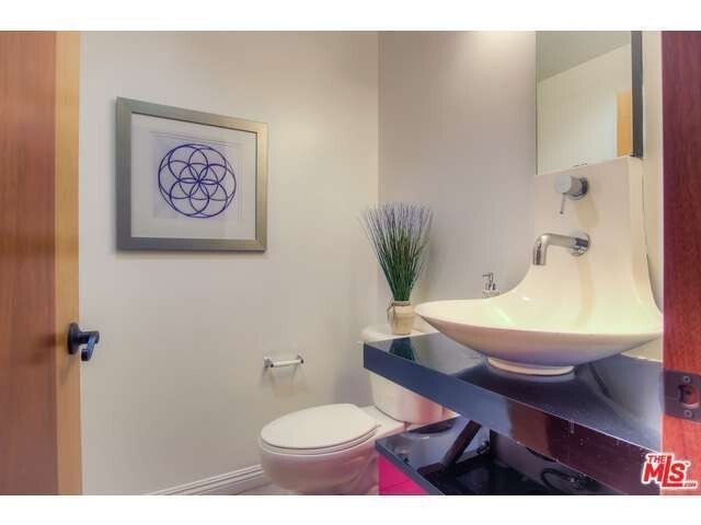 Foto del edificio - Beautifully Updated Condo in NoHO