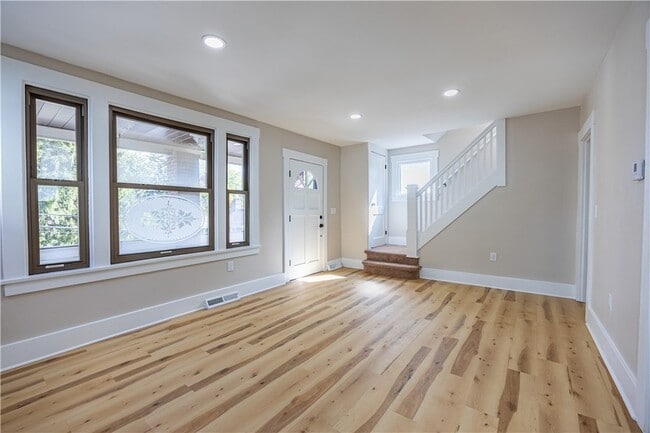 Foto del edificio - 232 St Clair St