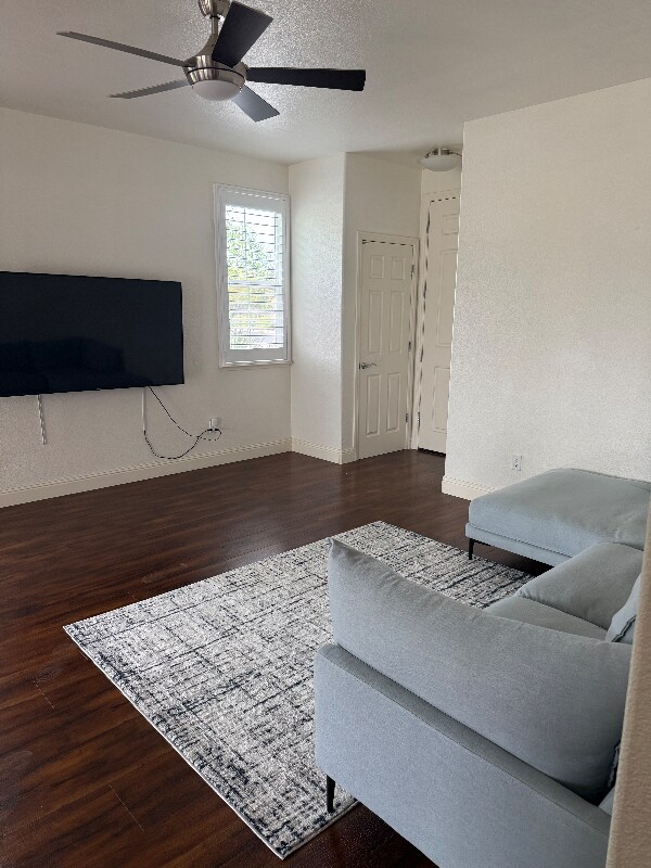 Foto del edificio - 2053 Dripping Rock Ln