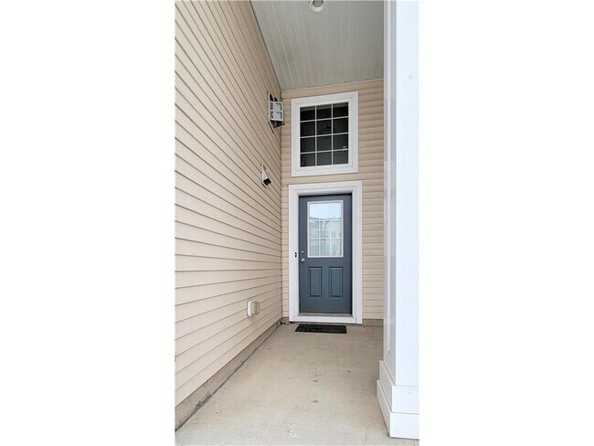 Building Photo - 11915 Emery Village Dr N