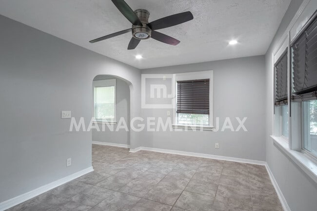 Building Photo - 3824 Penton St