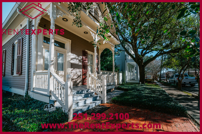 Building Photo - 209 S Cedar St
