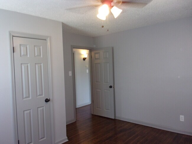 Photo - 3557 Suzanne Dr House