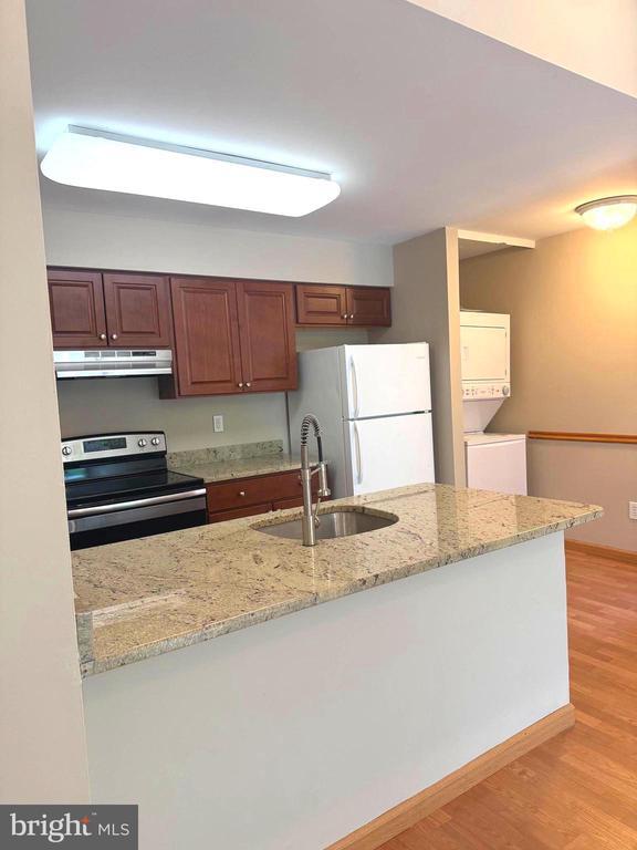 Foto del edificio - 258 Barclay Ct