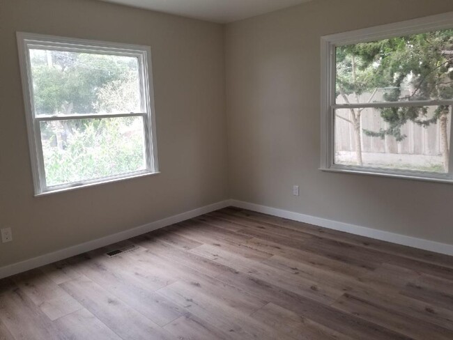 Building Photo - 825 Cypress St