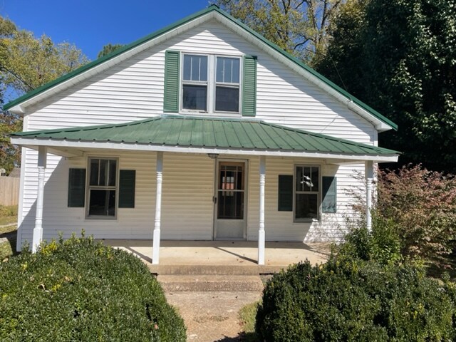 Primary Photo - 122 E Scott St