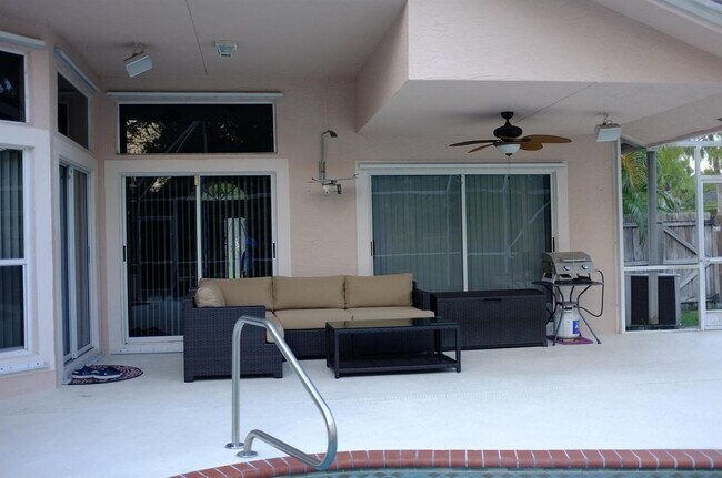 Foto del edificio - 14044 Aster Ave