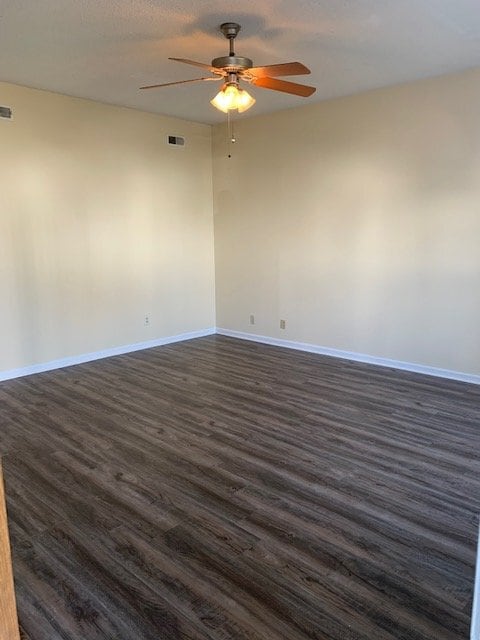 Building Photo - "Charming 2-Bedroom Duplex Retreat with 2.5 Baths in Greenville – Your 1116 Sq. Ft. Sanctuary Awa...