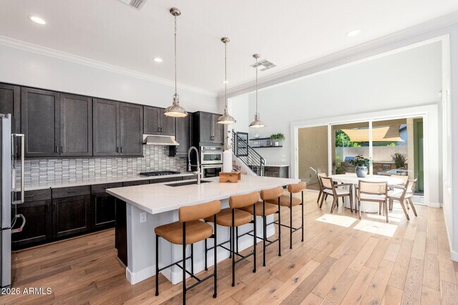 Building Photo - 1555 E Ocotillo Rd
