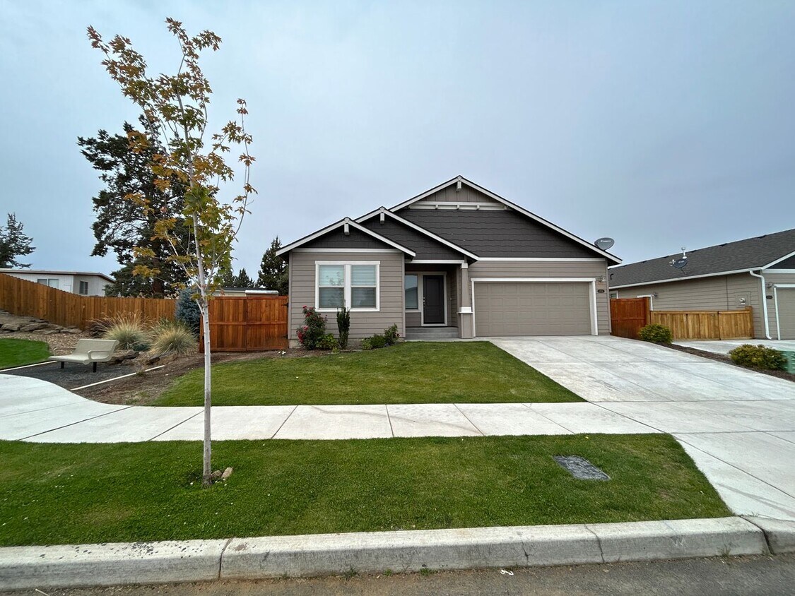 Foto principal - Beautiful 3 Bedroom / 2 Bathroom Home in S...