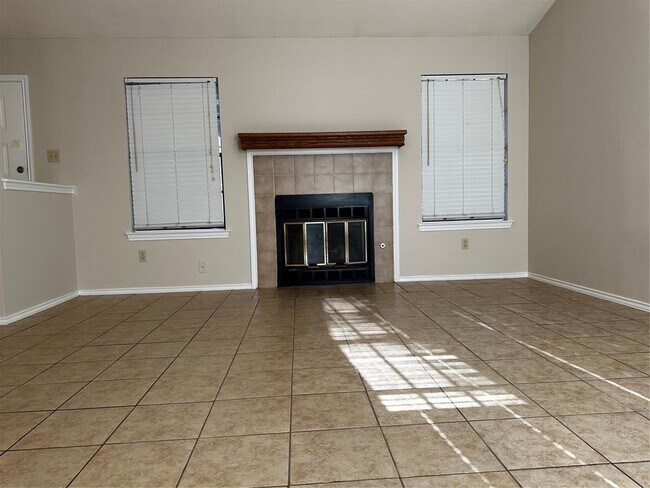 Foto del edificio - 13003 Campos Dr