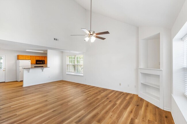 Building Photo - 5013-5015 Betty Jean Way