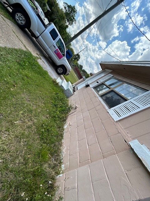 Foto del edificio - 1251 Grothe St