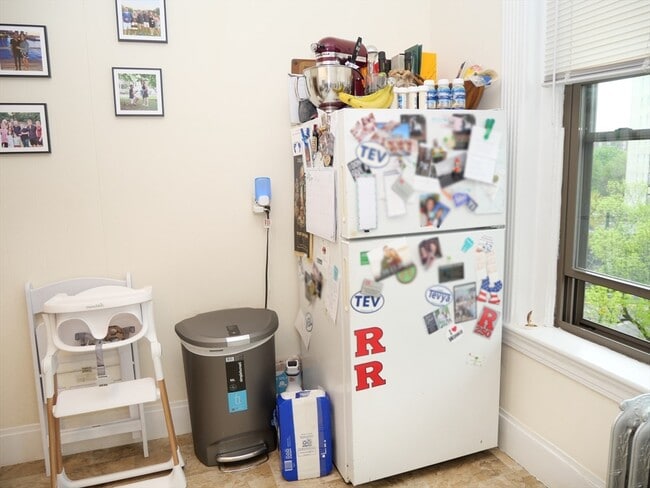 Building Photo - 1390 Beacon St