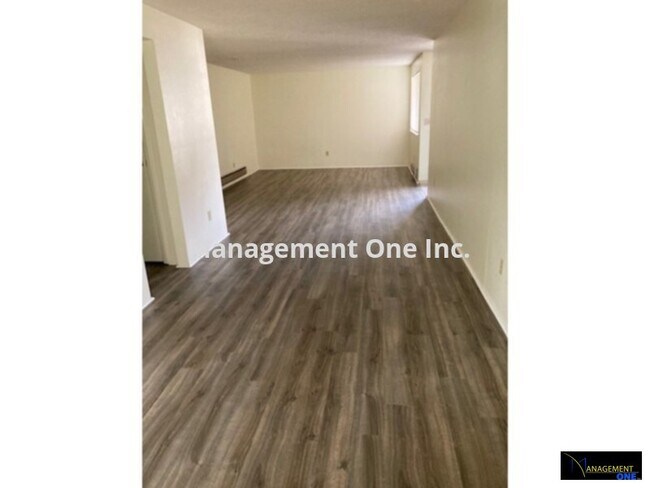 Foto del edificio - LARGE SPACIOUS APARTMENT CLOSE TO BSU AND ...