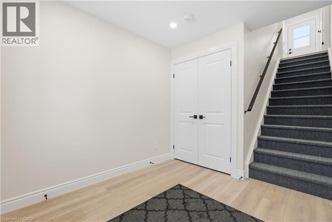 Building Photo - 11 Hamilton Dr