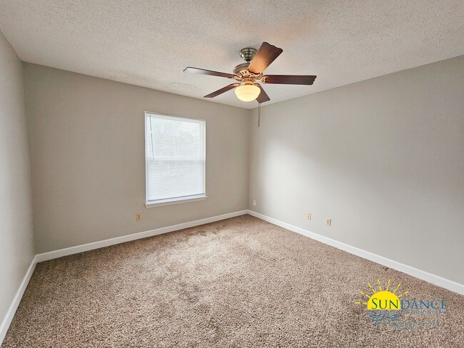 Building Photo - Charming 2-Bedroom Apartment in Fort Walto...