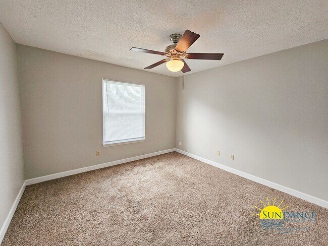 Foto del edificio - Charming 2-Bedroom Apartment in Fort Walto...