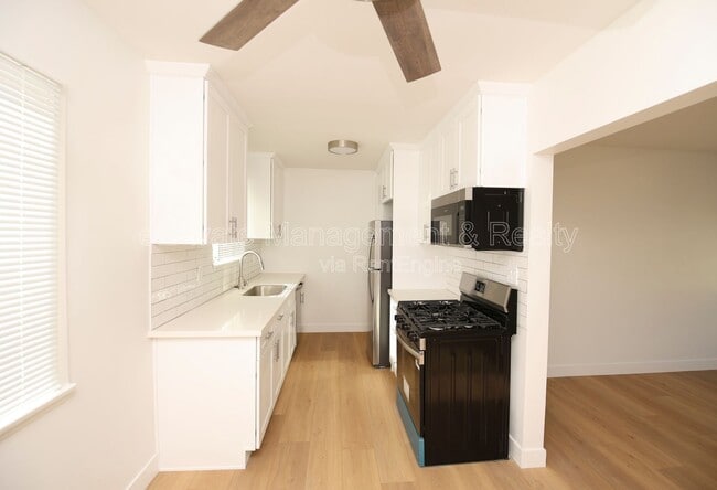 Foto del edificio - 14115 Gilmore St