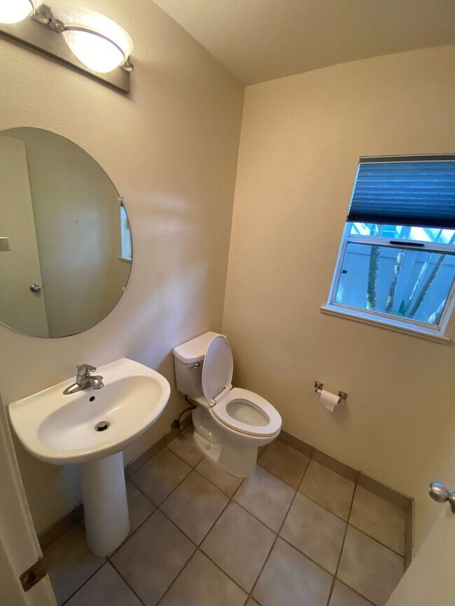 Foto del edificio - LOCATION, LOCATION, LOCATION!