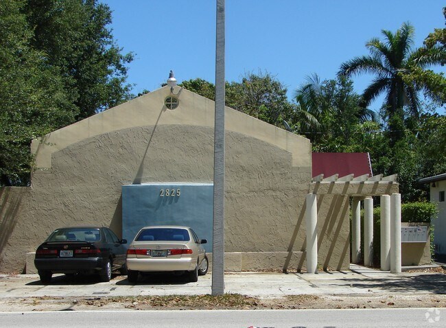 Building Photo - 2825 SW 3rd Ave