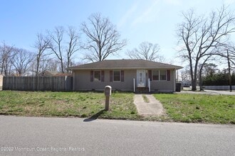 Building Photo - 585 Sica Ln
