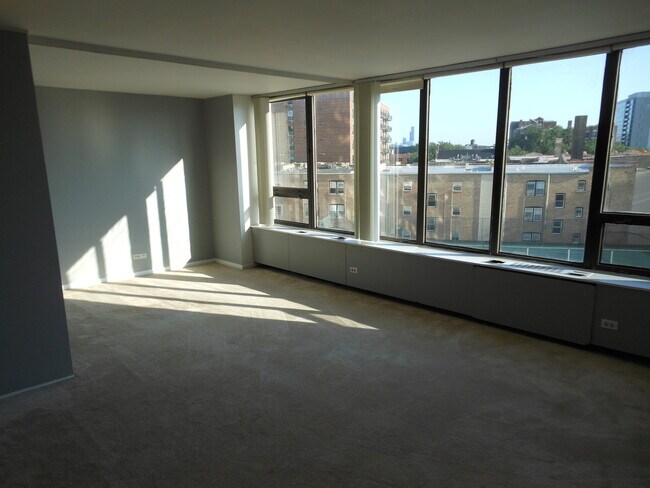 Building Photo - 3930 N Pine Grove Ave