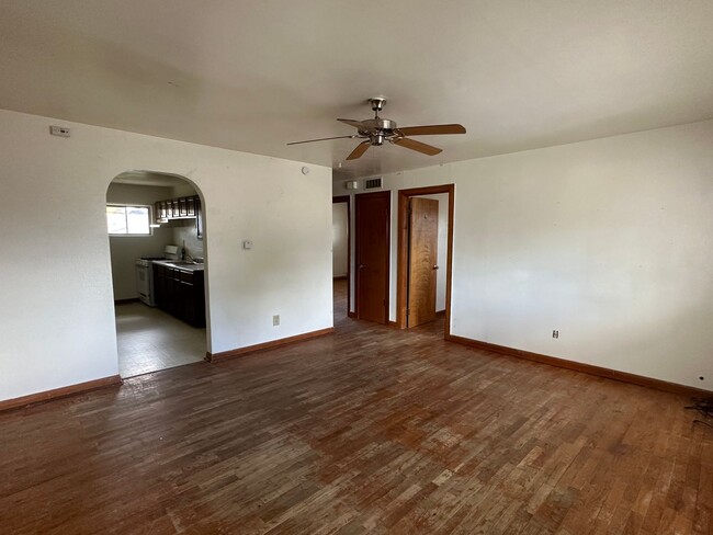 Foto del edificio - 2 Bedroom 1 Bathroom Duplex Available for ...