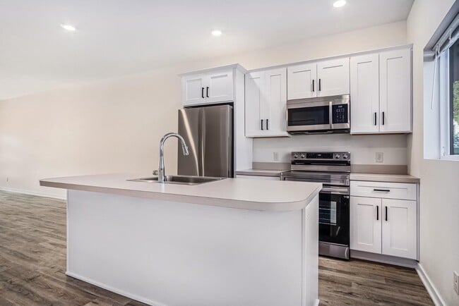 Building Photo - 901 Fulton St W