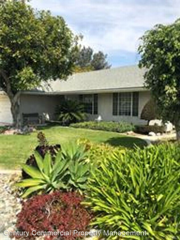 Primary Photo - 3 br, 2 bath House - 250 N. Pintado Drive