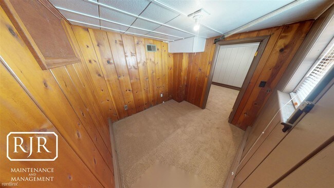 Foto del edificio - 412 E Ave D