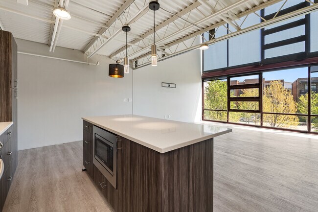 Building Photo - 367 Auden Ave