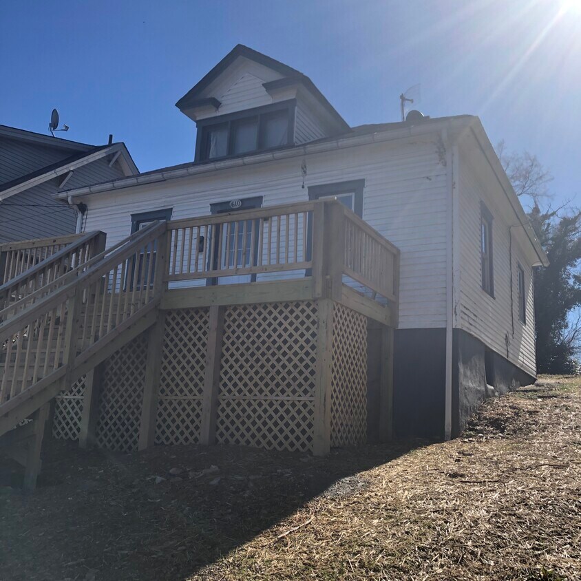 Primary Photo - 610 Rutherford Ave NW