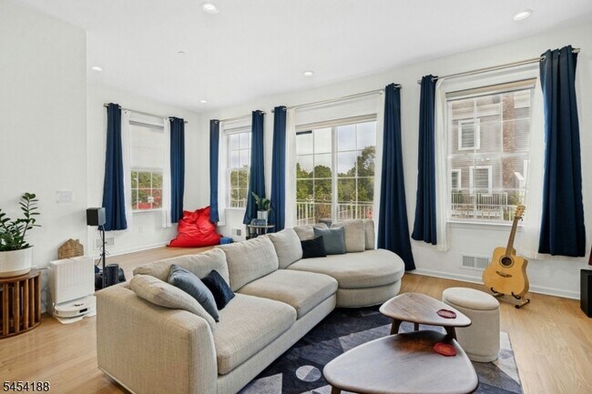 Foto del edificio - 62 Parkside Ln