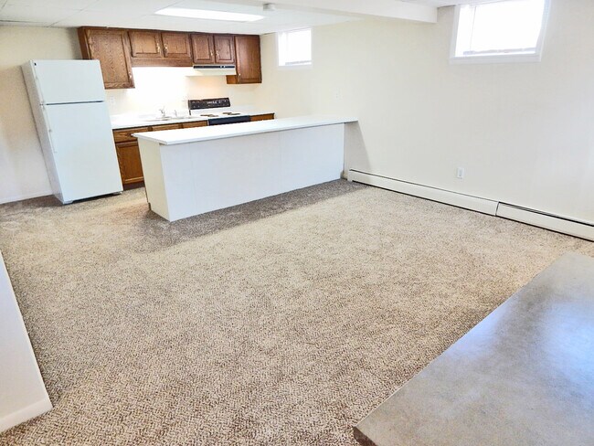 Kitchen/Living Room - 606 S Washington St