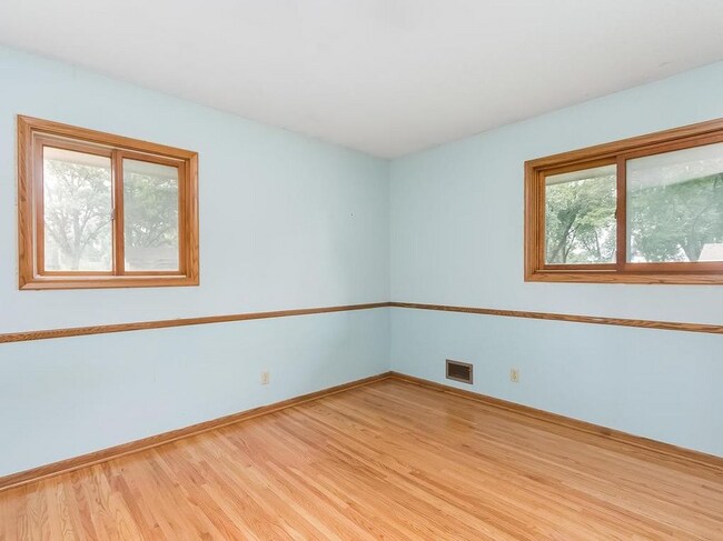 Foto del edificio - 1381 75th Ave NE